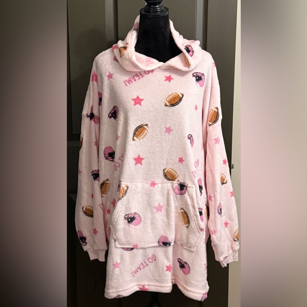 Way to celebrate! Pink Football Fleece Lounger - Picture 2 of 3
